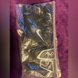 Nike Black and White Men's Gloves